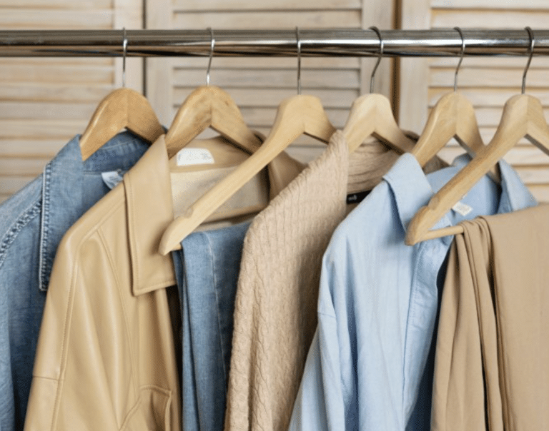 The Capsule Wardrobe Guide for Busy Moms Who Don’t Have Time to Shop